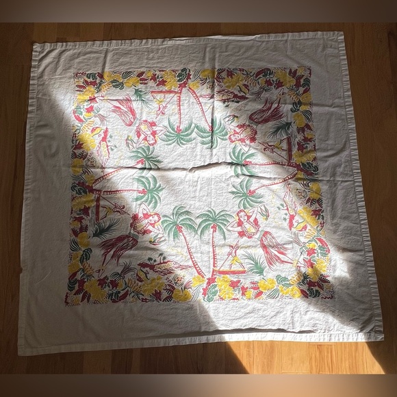 Vintage Print Hawaiian Hula Girl 100 Percent Cotton Table Cloth - Picture 3 of 7